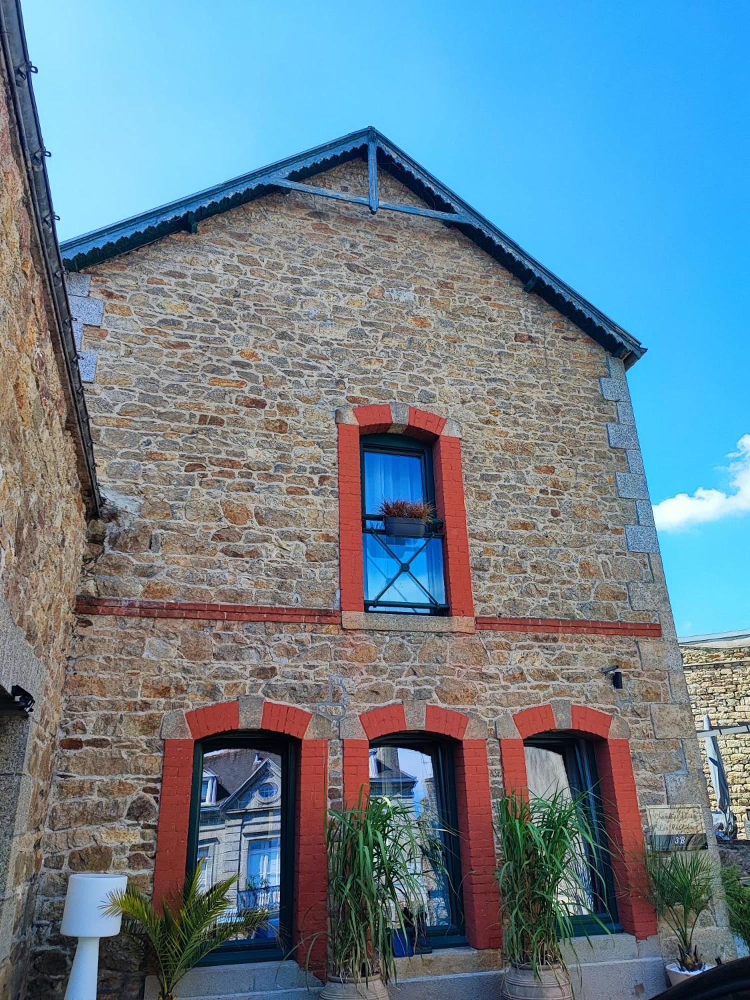 Chambres D'Hotes Les Carmelites Guingamp Exterior photo